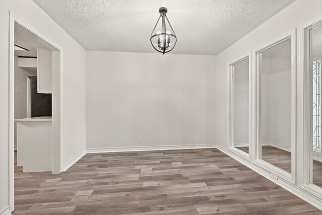 Building Photo - 502 Moorside Dr