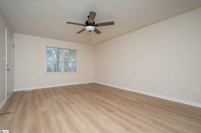 Building Photo - 475 Vinyard Rd