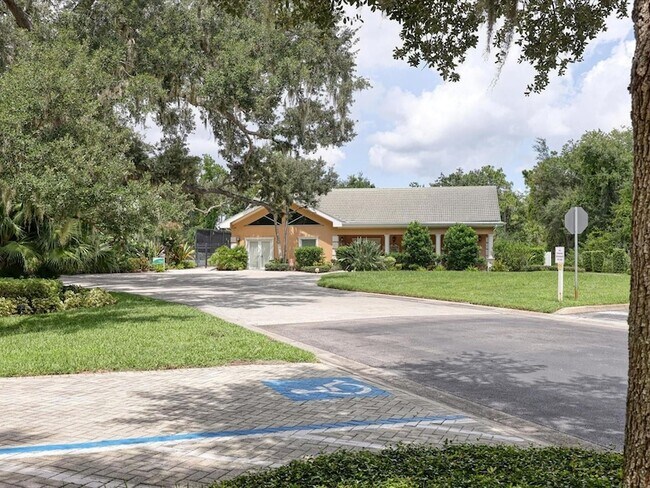 Building Photo - 5122 Manorwood Dr
