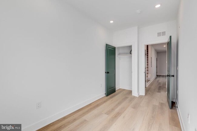 Building Photo - 1223 W Lehigh Ave