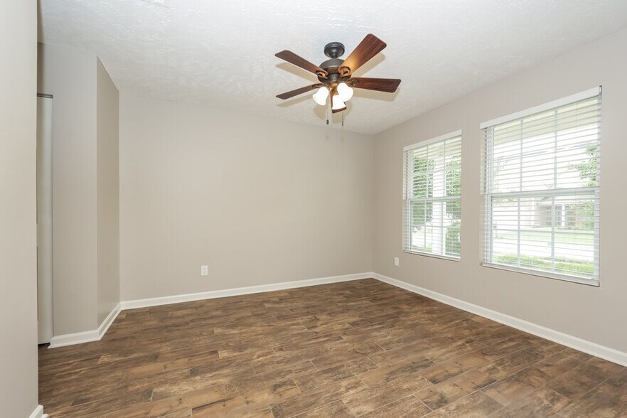 Building Photo - 413 Creek Oak Dr