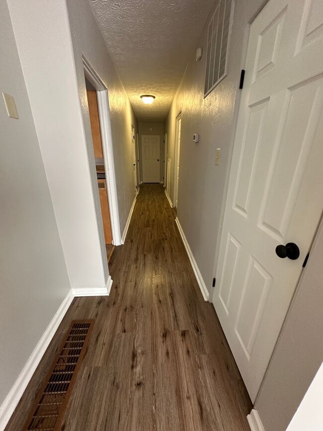 Building Photo - Super Duplex on Meridian Dr W.