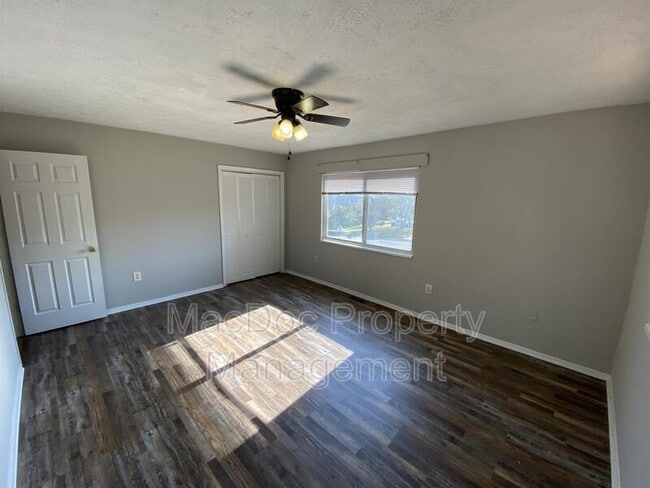 Building Photo - 733 Bellows Ave