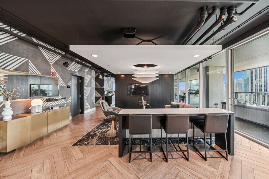 Building Photo - 808 N Lake Shore Dr