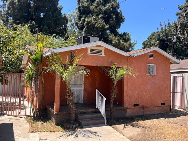 Primary Photo - 7805 Whitsett Ave