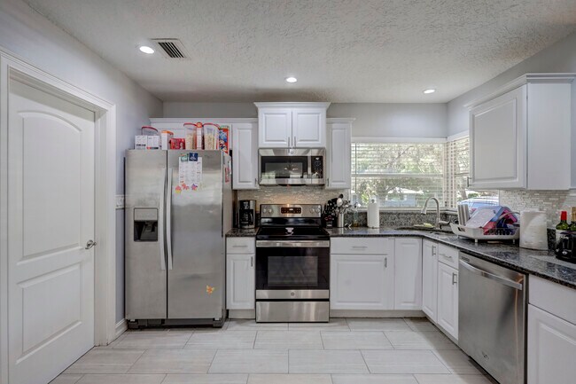 Building Photo - 1456 Jasmine Way