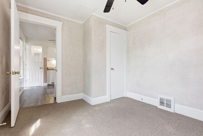Building Photo - 689 Midland Ave