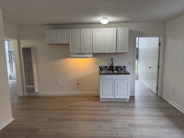 Building Photo - 423 E 82nd St