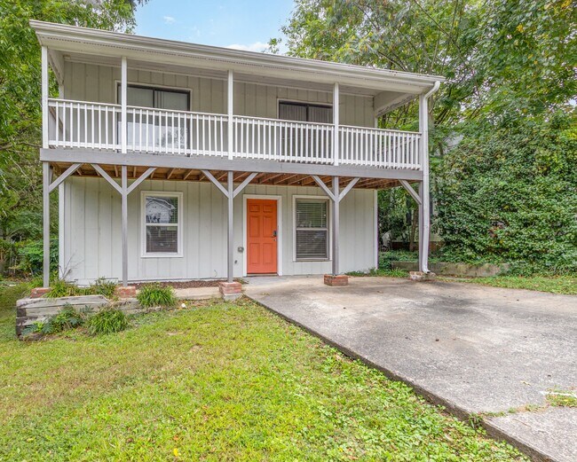 Primary Photo - 205 Spring St