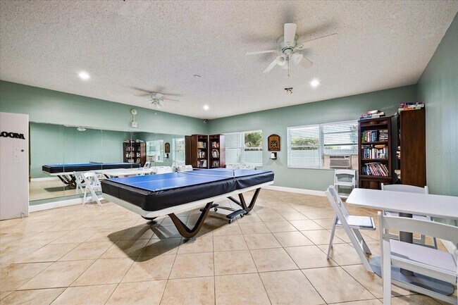 Building Photo - 7200 Sunshine Skyway Ln S