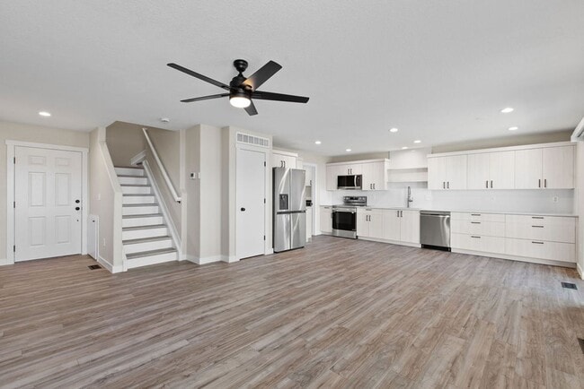 Building Photo - Beautifully Remodeled 3-Bedroom Townhome!