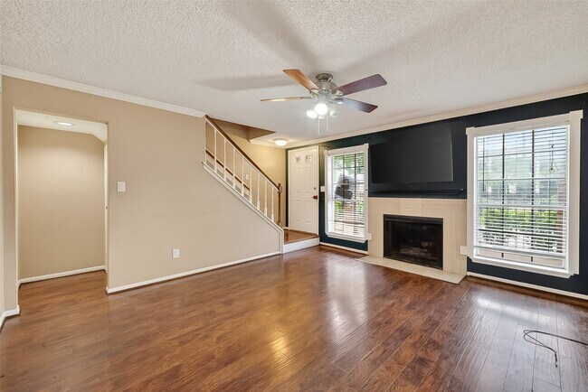 Building Photo - 10615 Briar Forest Dr