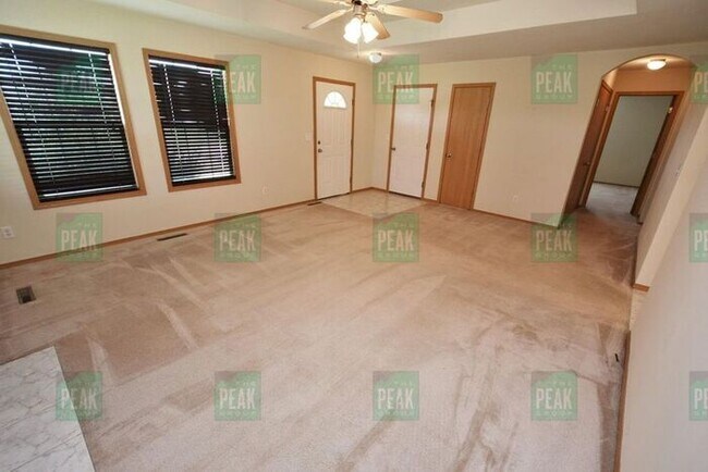 Building Photo - Home For Rent In Aurora