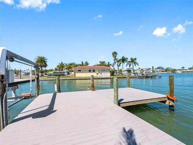 Building Photo - 562 Johns Pass Ave