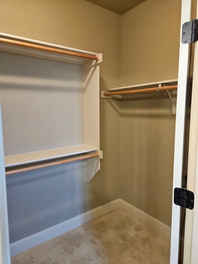 Building Photo - 704 Darlington Dr