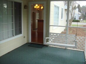 Building Photo - Charming 2-Bedroom Oasis with Screened Porch in Colony Lake