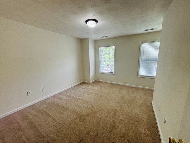 Building Photo - 985 New Village Dr NW