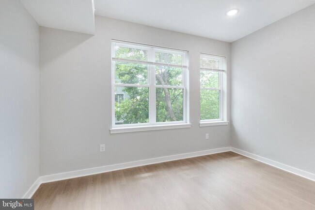 Building Photo - 2344 W Seybert St