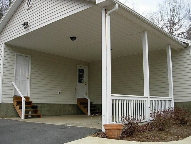 Building Photo - Rocky Creek Cottage