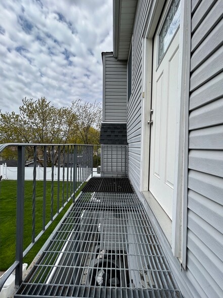 Building Photo - 109 Vineland Ave