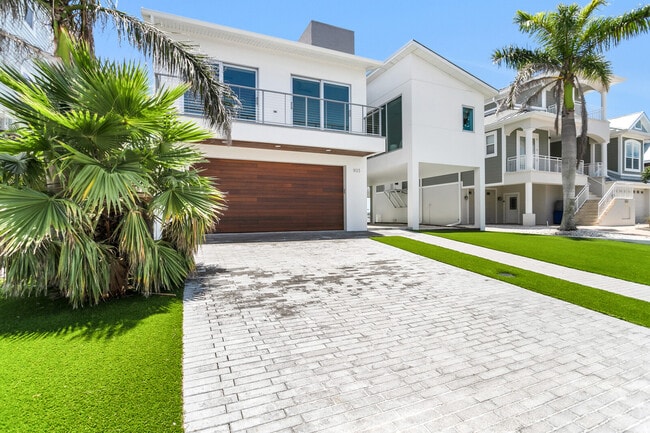 Building Photo - 905 Bay Point Dr