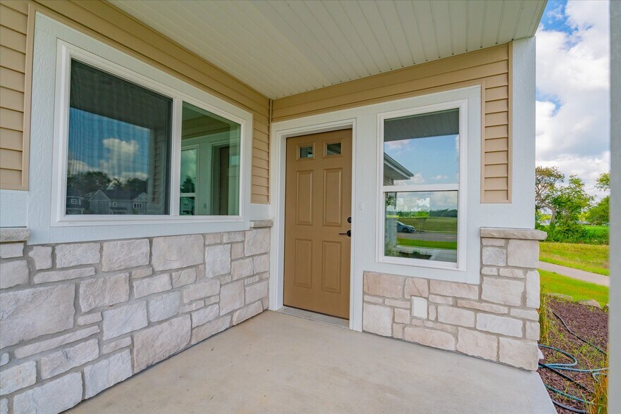 Building Photo - 1430 Palm Grass Way