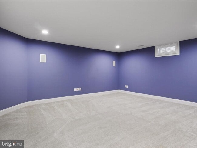 Building Photo - 41595 Revival Dr