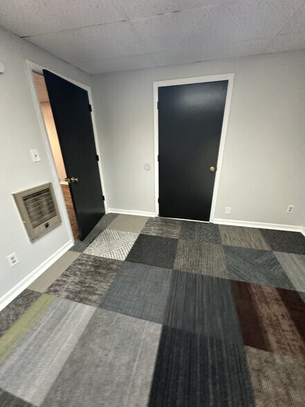 Building Photo - Creekside Apartments