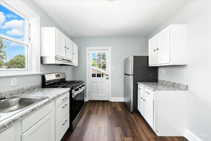 kitchen - 1810 Berkley Ave