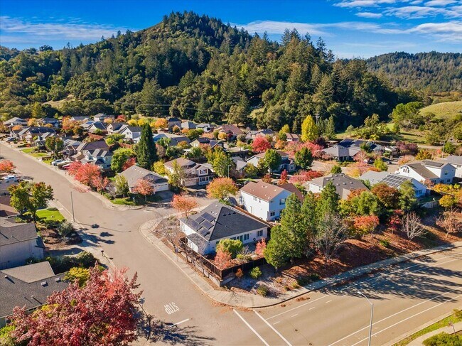 Building Photo - 302 Laurel Ct