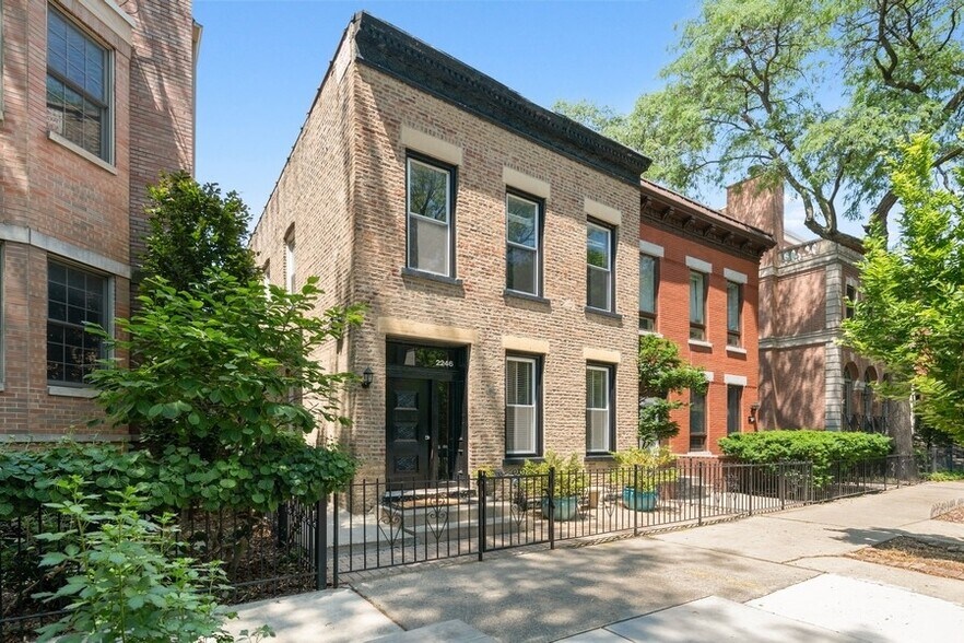 Primary Photo - 2246 N Magnolia Ave