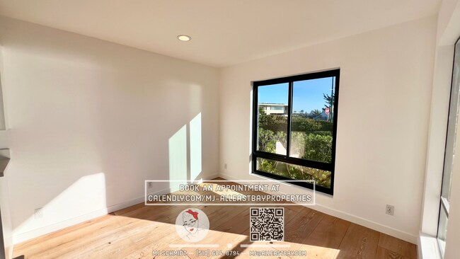 Building Photo - One of a kind 2bd/2bth with breathtaking views of the Bay, includes water, garbage, 1 parking spo...