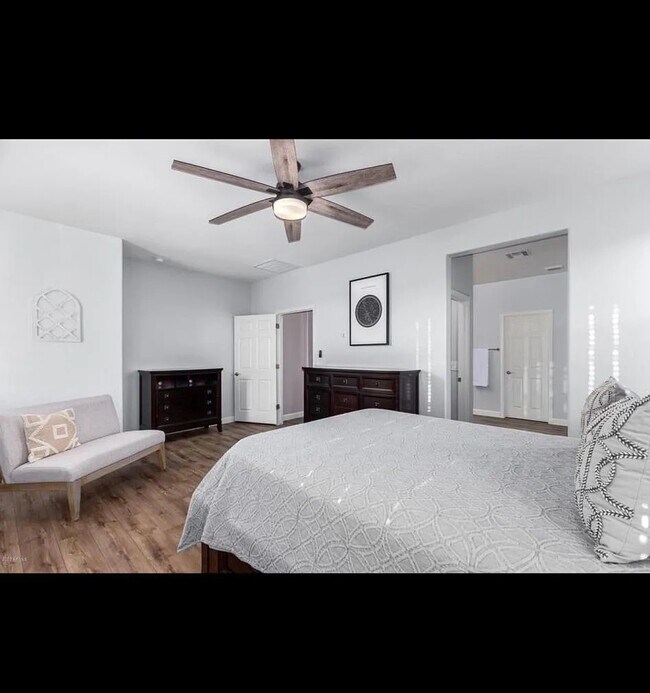 Building Photo - 2264 S Henry Ln