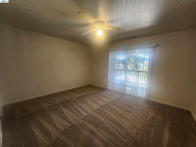 Building Photo - 252 Lansing Way