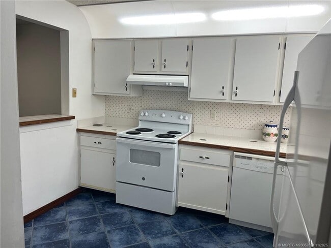 Building Photo - 1290 SE Parkview Pl