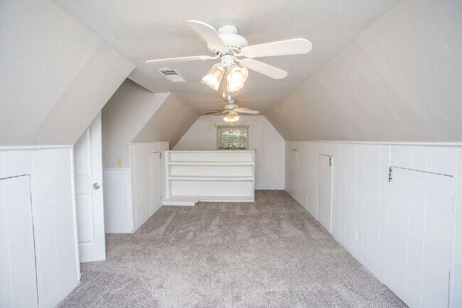 Building Photo - "Spacious 5-Bed Oasis with Granite Elegance & Hardwood Charm in Lubbock!"