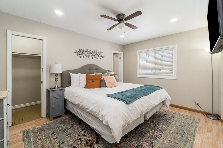 Building Photo - 920 Apple St