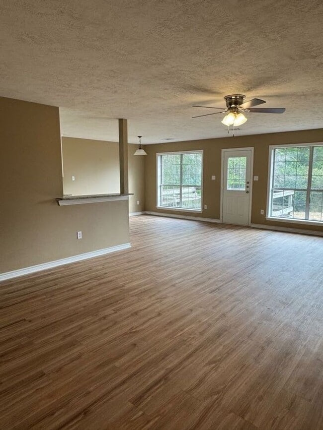 Building Photo - Great 3 bedroom situated next to Blinn's p...
