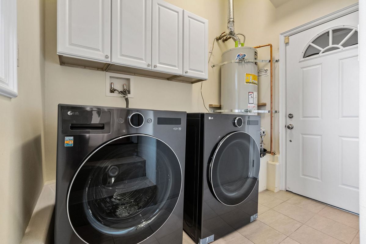 Building Photo - 512 Lakeview Way