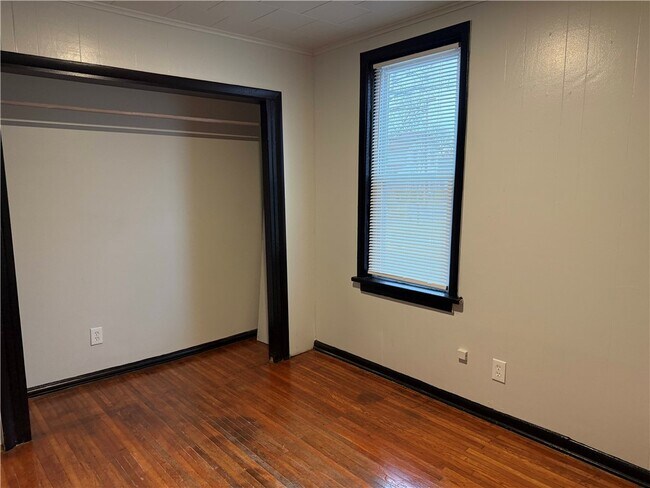 Building Photo - 712-712 Jay St