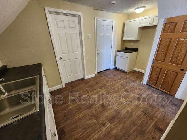 Building Photo - 624 S 8th St