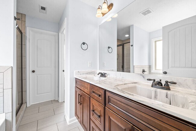 Building Photo - Pet Friendly Four Bedroom with Basement!