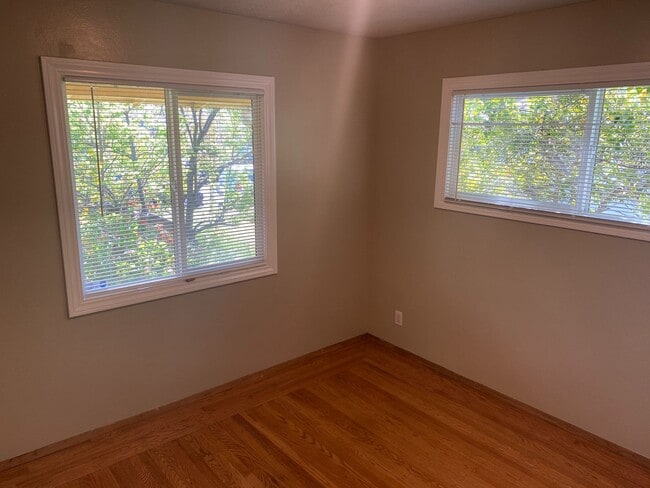 Building Photo - Advent - Stunning Three Bedroom House W/ T...