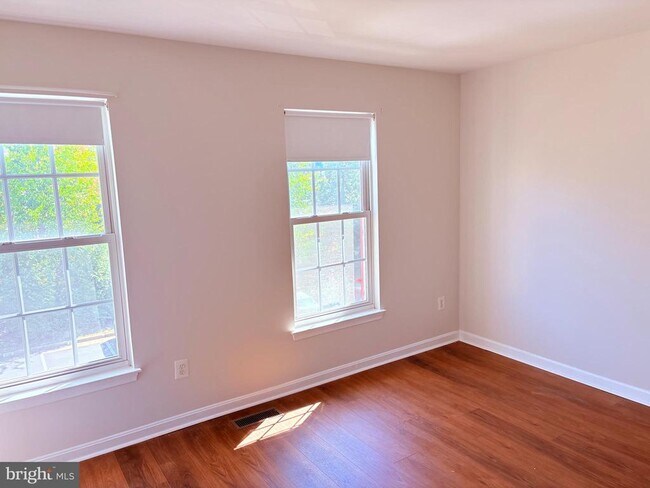 Building Photo - 45474 Oak Trail Square