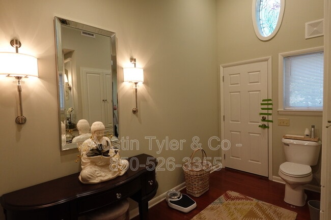 Building Photo - 444 Silver Lake N