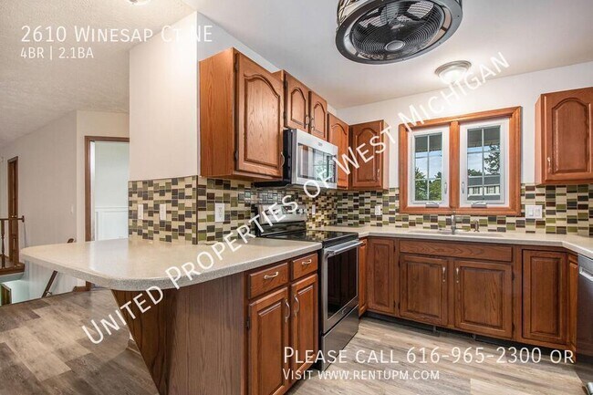 Building Photo - Available Now | 4 Bedroom 2.5 Bath Single ...