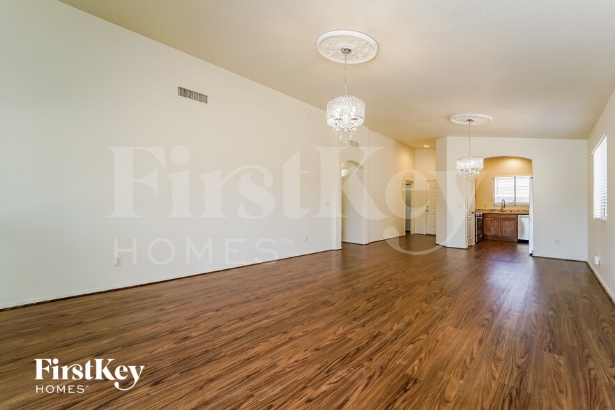 Building Photo - 7826 N Sun Flair Dr