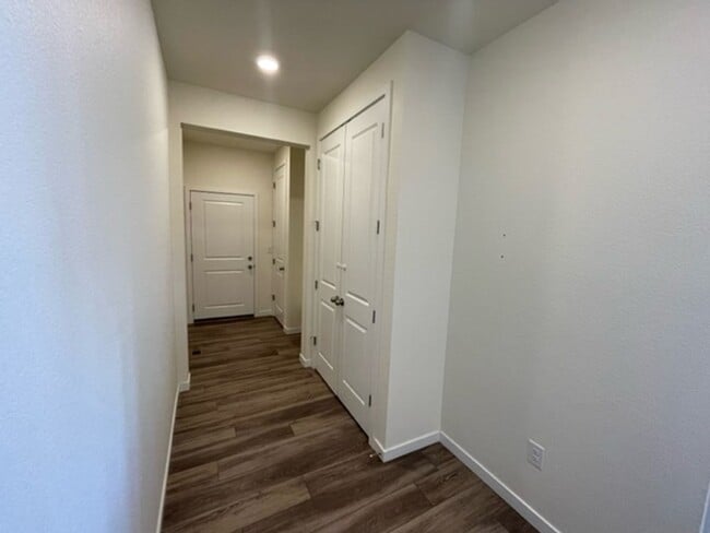 Building Photo - Beautiful & Spacious 4Bed, 3Bath In Breathtaking Erie Co,