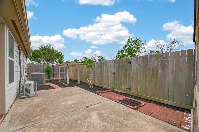 Building Photo - 9022 Clearwood Landing Blvd