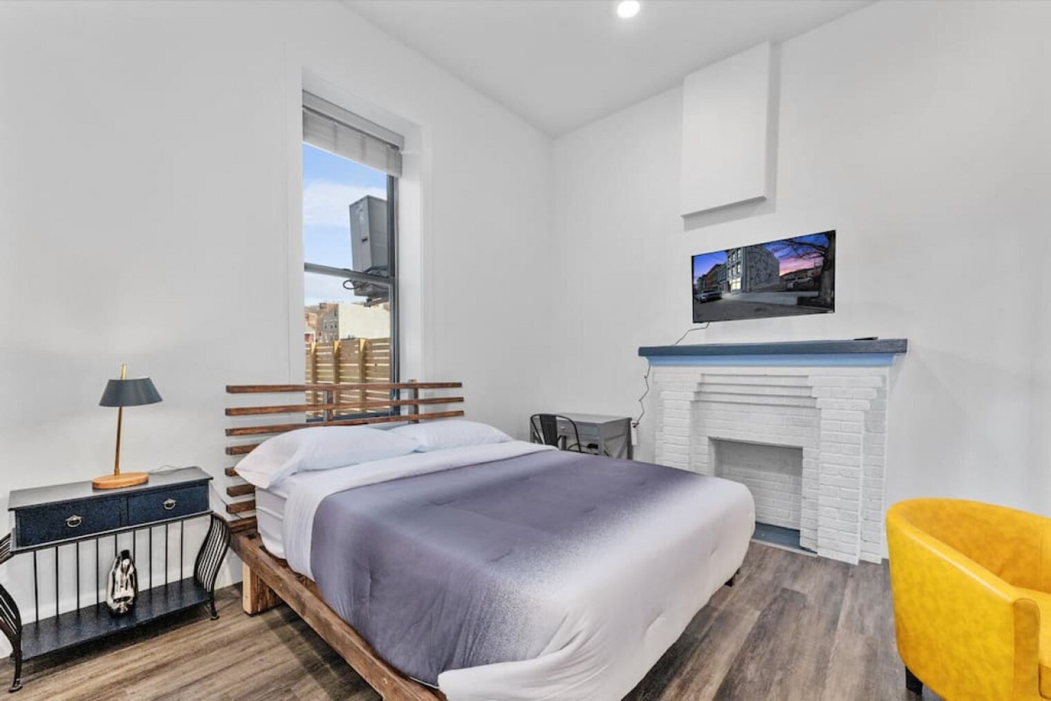 Building Photo - 18 W Elder St